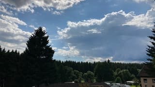 Prachtige wolken boven het Harz gebergte in Duitsland