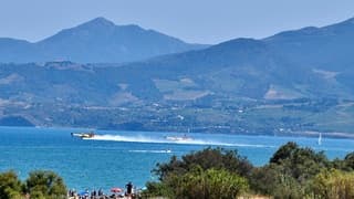 Even een  brand blussen met water uit de Middellandse Zee