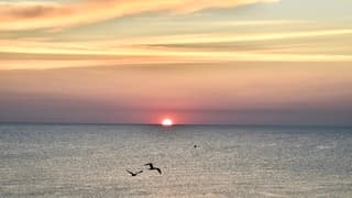 Woensdag 28 juli 2021, 06:36 uur. Zonsopgang in Saint-Cyprien. Prachtig begin van een zonnige dag! 