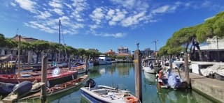 Dertig graden met wat wolkjes vandaag in Caorle Italië 