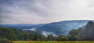 Sluiers en nevel bij de Rursee 