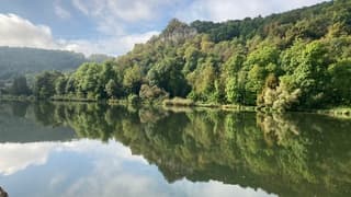 De Main bij Karlstadt, half bewolkt en 20 C.