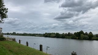 De Maas vanuit België gefotografeerd.