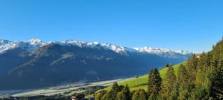 In het dal herfst maar op de bergtoppen is het winters