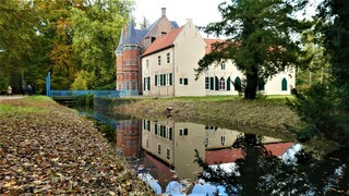 kasteel landgoed steenenburg in nieuwkuyk in herfsttooi