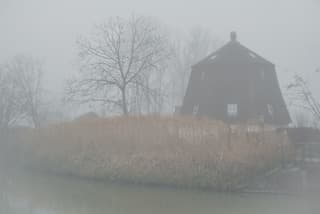 Windstil en mist in midden Nederland