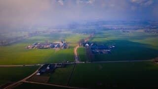 tussen de wolken door 