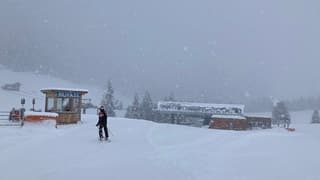Skipiste vanmorgen nog grijze lucht, er gaat nog veel sneeuw vallen