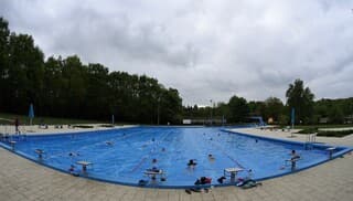 Het zwembad is weer open.