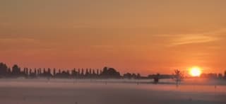 Grondmist bij zonsopgang