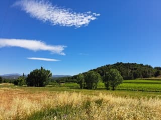 Paar wolkjes in de Provence 
