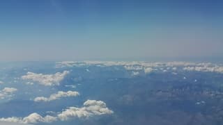 Enige bewolking boven de Pyreneeën 