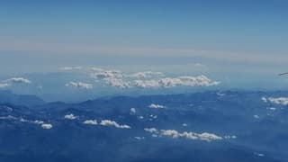 Enkele wolkjes boven de Pyreneeën 
