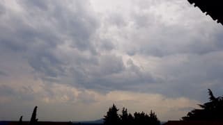 Onweer op komst, rolwolken ontstaan 