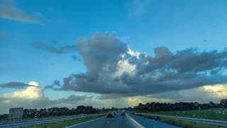 Nog beetje regen en fraaie lucht onderweg 