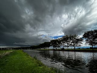 Dreigende lucht boven de Linge