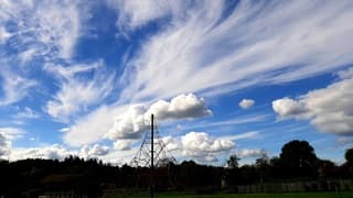 Blauw en wolken vanmiddag in Han-sur-Lesse 