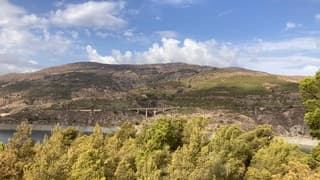 Het stuwmeer in de Sierra Nevada.