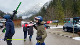 Groen beneden, wit boven. 