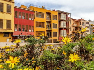 Vrij zonnig en wolken