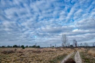 Mooie wolkenlucht boven de Gastelse heide