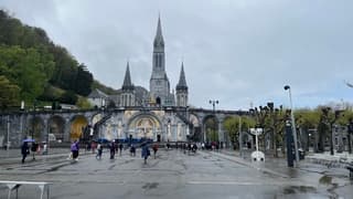 Een regenachtig Lourdes, zuid Frankrijk.