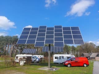 Zon komt terug in België. Zonnepanelen op de camping