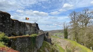 Ruïne van Herbeumont in de Belgische Ardennen.