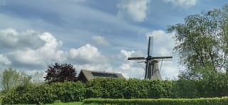 Blauw met wat wolken vanmiddag 