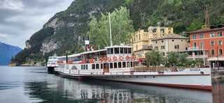 Veel bewolking met regen aan Gardameer 