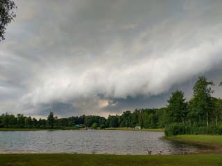 Onweer en regen in aankomst, Wezuperbrug 
