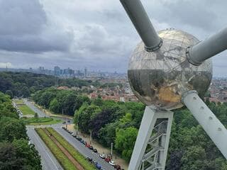 Regen en opklaringen in Brussel