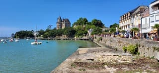 Sluierbewolking/veel zon / 29°C