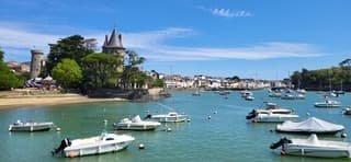 Sluierbewolking/veel zon / 29°C