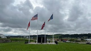 De vlaggen van de bevrijders in Normandië.