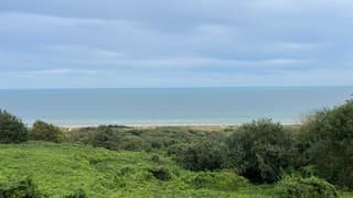 Uitzicht op het invasie strand.