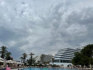 Woelige wolken in badplaats Turkije