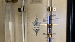 extreem lage luchtdruk 967hPa