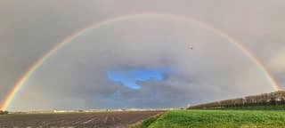 Een complete (dubbele) regenboog