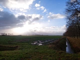 Zonsopkomst bij Haule in Friesland.