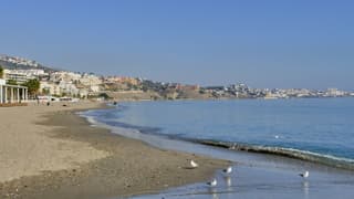 Zonnig en onbewolkt met een briesje 