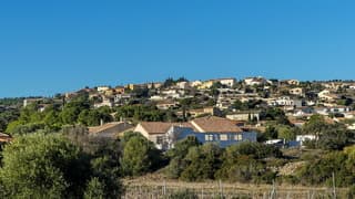 Onbewolkt strak blauw en zonovergoten