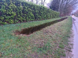 Het water in de beek heeft nog nooit zo hoog gestaan