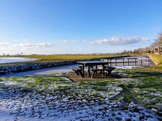 BLAUWE LUCHT WOLKJES. 