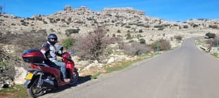 Motortochtje in pracht8g zonnig berggebied El Torcal