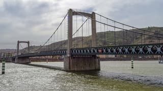 Lichte opklaring tussen de wolkenvelden hèèl veel wind 