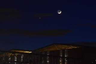 Mooie samenstand Maansikkel en Jupiter 