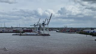 Uitkijk vanuit de Elbphilharmonie op de Elbe