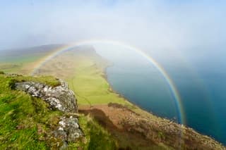 Kleine regenboog op Ilse of Skye - Schotland