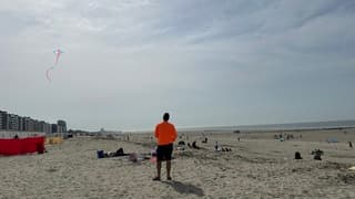 Vliegeren op het strand